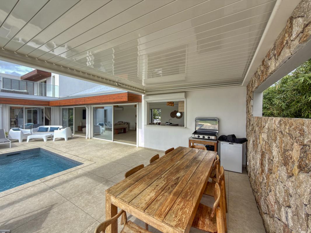 10.Location Villa piscine vue mer St François Guadeloupe_Terrasse Bioclimatique